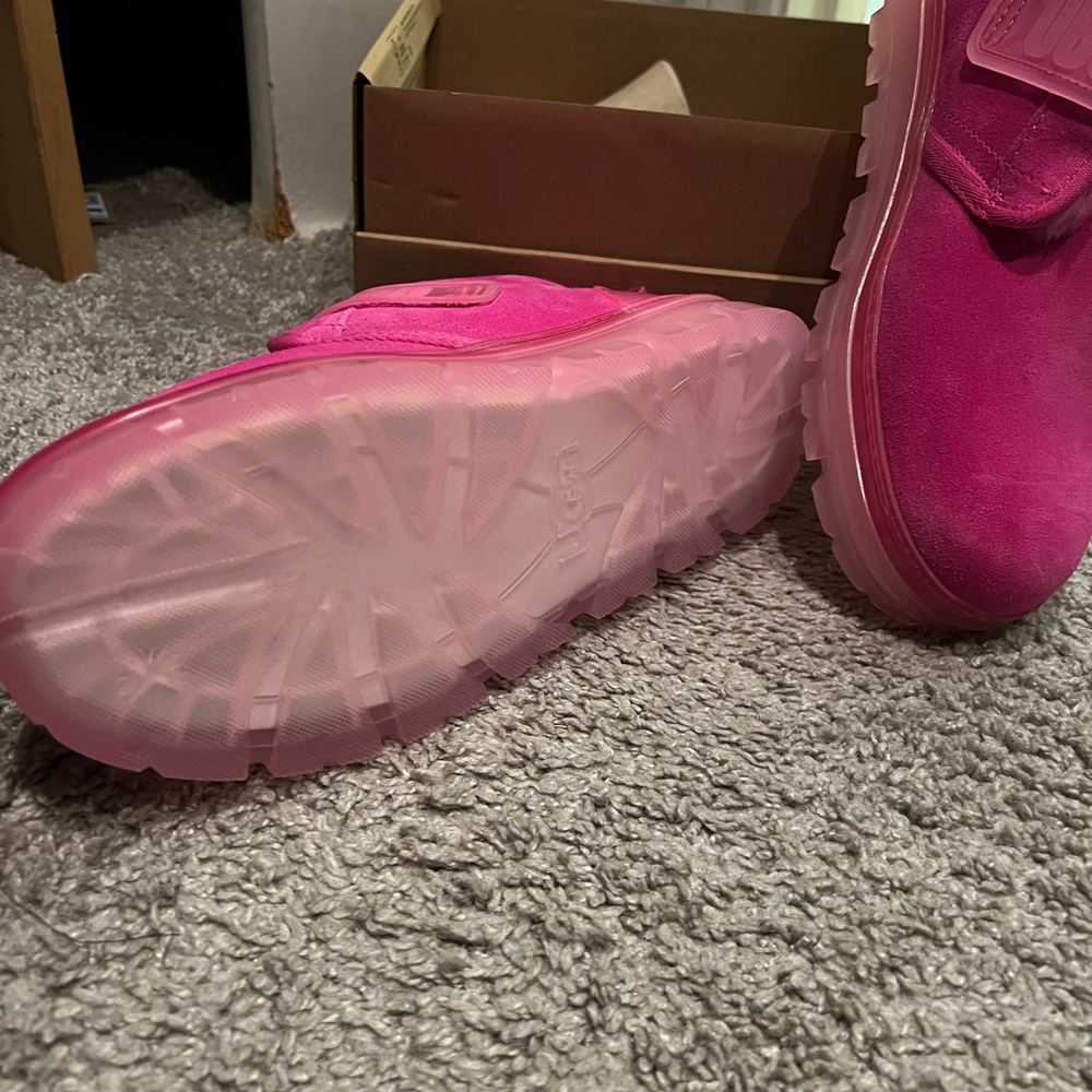 Neumal Uggs - image 3